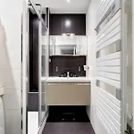 Logement Moderne Avec Cuisine Equipee Et Balcon