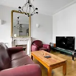 Logement Moderne Avec Cuisine Equipee Et Balcon