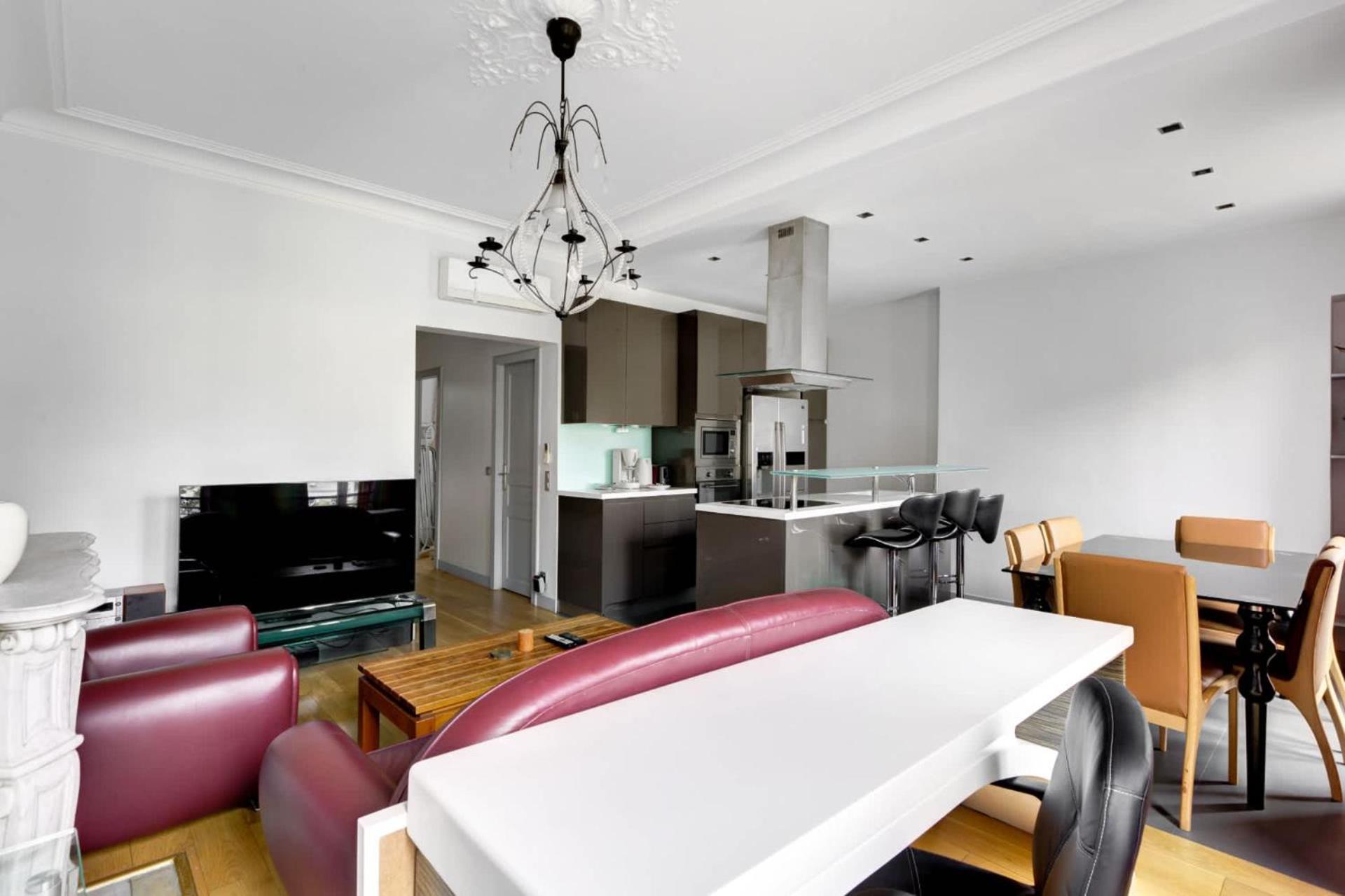 Moderne Avec Cuisine Equipee Et Balcon Appartement Paris