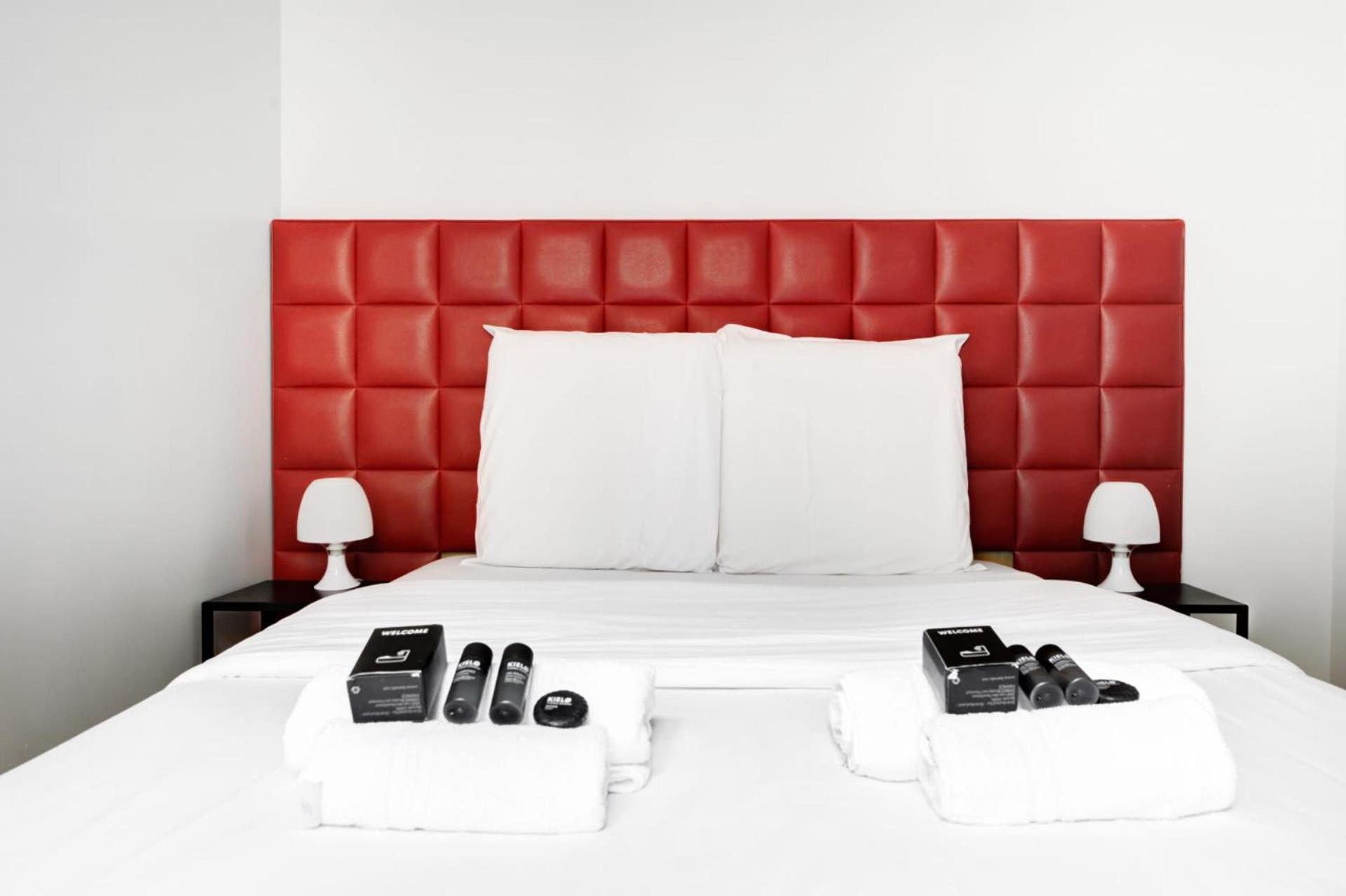 Moderne Avec Cuisine Equipee Et Balcon Paris